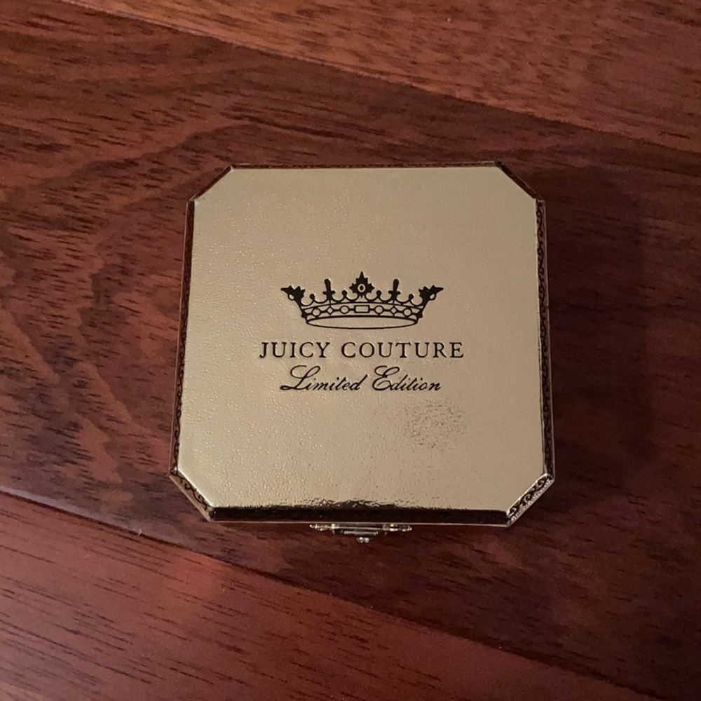 Empty juicy couture necklace box